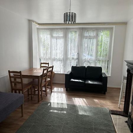Spacious 2 Bed Flat Баркинг Экстерьер фото