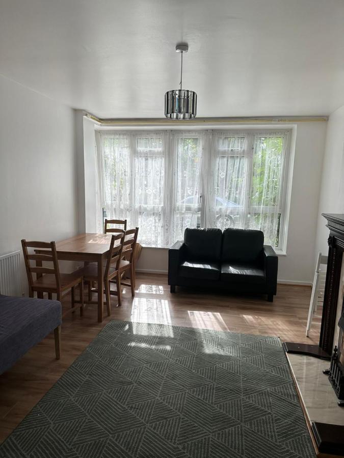 Spacious 2 Bed Flat Баркинг Экстерьер фото